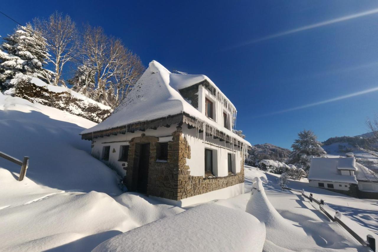 Chalet Avec Vue Panoramique Sur Le Plomb Du Cantal Villa Saint-Jacques-des-Blats Exterior photo